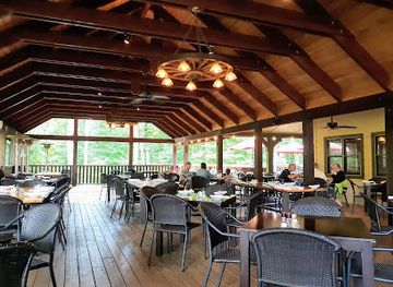 south-carolina/lake-jocassee/restaurant/micas-restaurant-and-pub