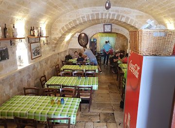 italy/bari/bari-vecchia/restaurant/osteria-vini-e-cucina