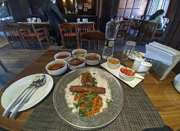 india/kashmir-great-lakes/restaurant/ahdoos-restaurant