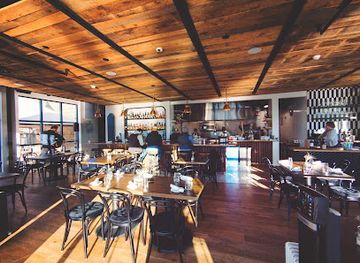 maine/camden/restaurant/salt-wharf