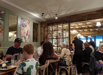 united-kingdom/windsor/restaurant/giggling-squid-windsor