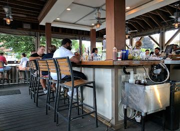 rhode-island/newport-coastline/restaurant/smoke-house