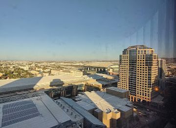 arizona/phoenix/downtown-phoenix/restaurant/the-compass