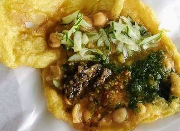 trinidad-and-tobago/princes-town/restaurant/hot-from-d-pot-doubles-aloo-pies-saheena