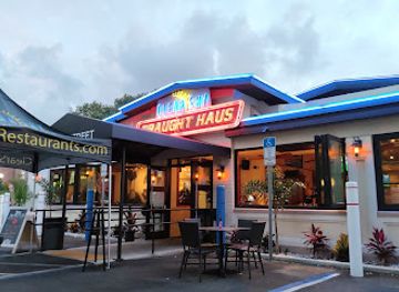 florida/honeymoon-island-state-park/restaurant/clear-sky-draught-haus