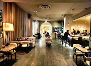 illinois/chicago/gold-coast/restaurant/the-ambassador-room