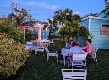the-bahamas/harbour-island/restaurant/angela-s-starfish-restaurant