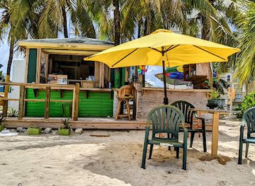 the-bahamas/ragged-island/restaurant/crabs-n-tings