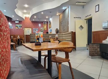 zimbabwe/matobo-national-park/restaurant/nando-s-jason-moyo