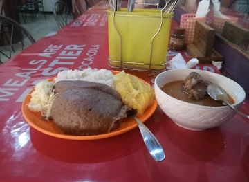 uganda/fort-portal/restaurant/hilton-tours