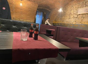 ukraine/chernivtsi/restaurant/fondyu-bar