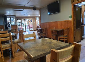 chile/puerto-natales/restaurant/restobar-world-s-end