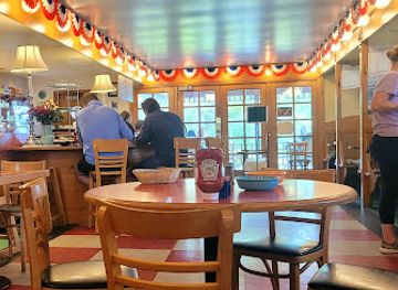 michigan/saugatuck/restaurant/ida-red-s-cottage