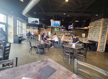 indiana/muncie/restaurant/1925-pubhouse-courtyard