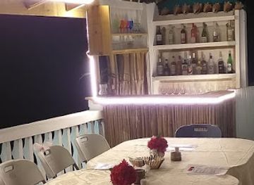 saint-vincent-and-the-grenadines/barrouallie/restaurant/sunset-s-hideout-bar-n-grill