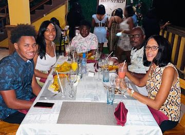 jamaica/port-antonio/restaurant/di-hip-strip-ultra-lounge