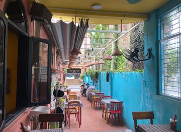 vietnam/hue/restaurant/nook-eatery-breakfast-to-burgers