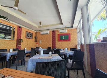 maldives/addu-city/restaurant/ice-shack