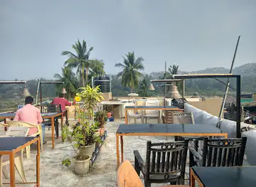 Gopi Guesthouse And Roof Restaurant