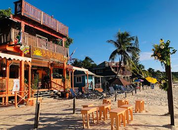 honduras/cayos-cochinos/restaurant/babalu-s-bar-grill