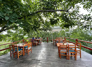 Garden Organic Restaurant & Mali Camping
