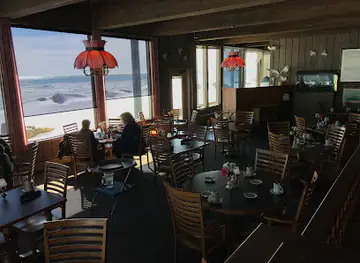 Water's Edge Restaurant