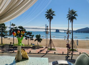 south-korea/busan-beaches/restaurant/madame-epoque