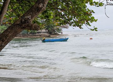 gabon/akanda-national-park/restaurant/parking-restaurant