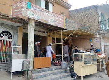 pakistan/peshawar/restaurant/nashta-point-lucky-paye-channe-naan-nehari-centre-restaurant
