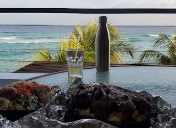 barbados/saint-michael/restaurant/yelluh-meat