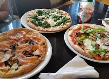 canada/kingston-and-the-islands/restaurant/wooden-heads-gourmet-pizza