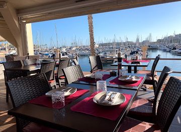 spain/alicante/puerto-de-alicante/restaurant/restaurante-la-brujula