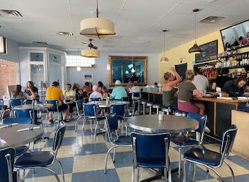 iowa/iowa-city/restaurant/bluebird-diner