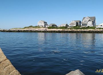 rhode-island/trustom-pond-national-wildlife-refuge/restaurant/george-s-of-galilee