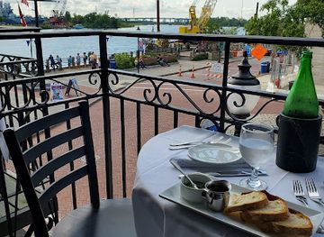 north-carolina/cape-fear-coast/restaurant/floriana-wilmington