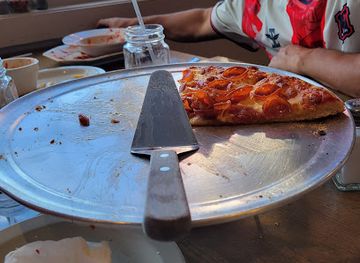 rhode-island/east-greenwich/restaurant/victor-s-kitchen-and-pizzeria