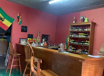 jamaica/treasure-beach/restaurant/gee-wiz