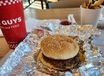 connecticut/long-island-sound/restaurant/five-guys