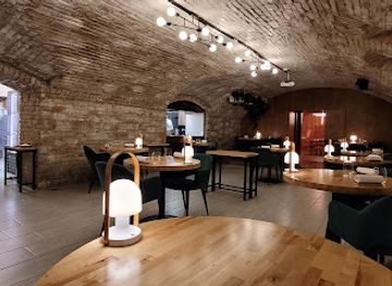 hungary/budapest/restaurant/laurel-budapest