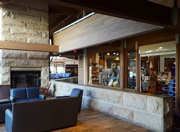 ohio/maumee-bay-state-park/restaurant/water-s-edge-restaurant