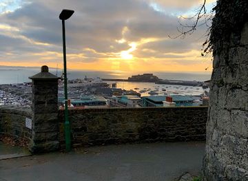 guernsey/rousse-tower/restaurant/muse