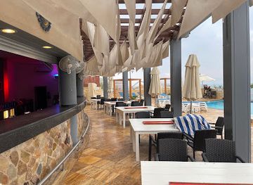 jordan/eastern-highlands/restaurant/el-grito-restaurant-pool-bar