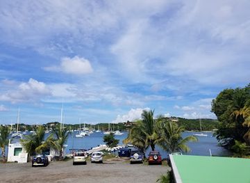 grenada/black-bay-beach/restaurant/prickly-bay-tiki-bar-and-restaurant