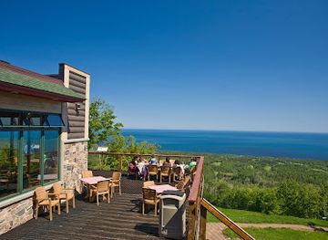 minnesota/lake-superior-s-north-shore/restaurant/summit-chalet-at-lutsen-mountains