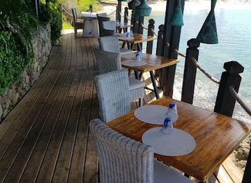 antigua-and-barbuda/devil-s-bridge/restaurant/sheer-rocks