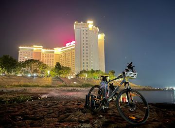 cambodia/sihanoukville/ochheuteal-beach/restaurant/moon-shack