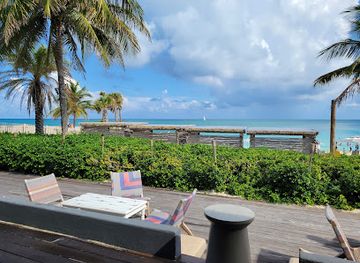 the-bahamas/bimini-islands/restaurant/beach-360