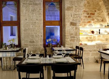 croatia/split/old-town/restaurant/apetit