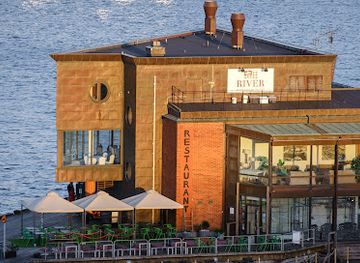 sweden/gothenburg-archipelago/restaurant/river-restaurant-on-the-pier