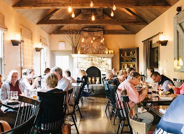 massachusetts/martha-s-vineyard/restaurant/state-road